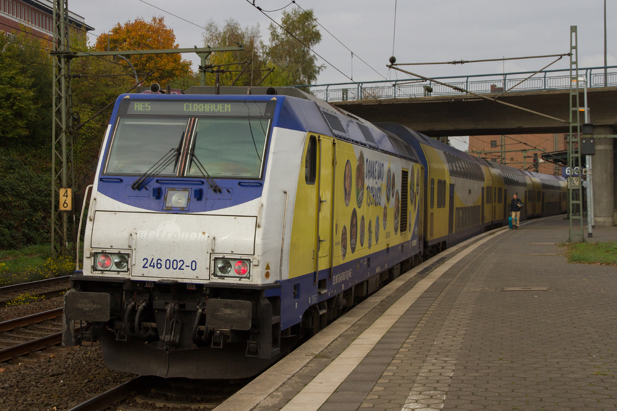 246 002-0 in Hamburg Harburg mit einem RE5 Zug nach Cuxhaven. 21.10.2018