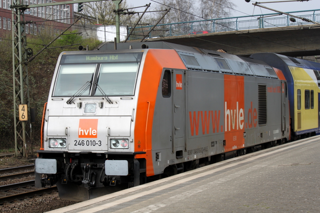 246 010-3 mit ME 81514 von Cuxhaven nach Hamburg Hbf kurz der R�ckfahrt im Bahnhof Hamburg-Harburg.29.03.2014