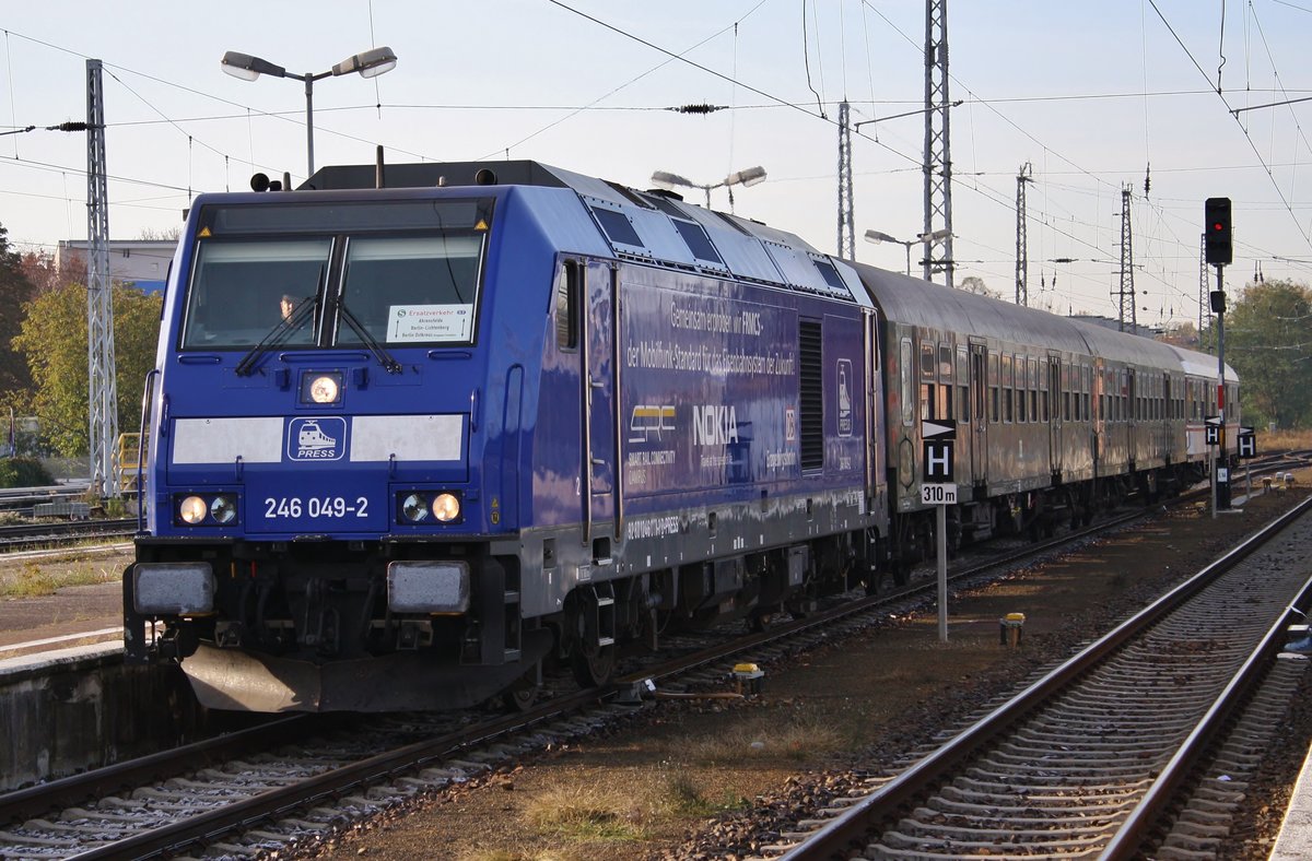 246 049-2 erreicht am 31.10.2019 mit der RB87472 von Berlin Ostkreuz nach Ahrensfelde den Bahnhof Berlin Lichtenberg.