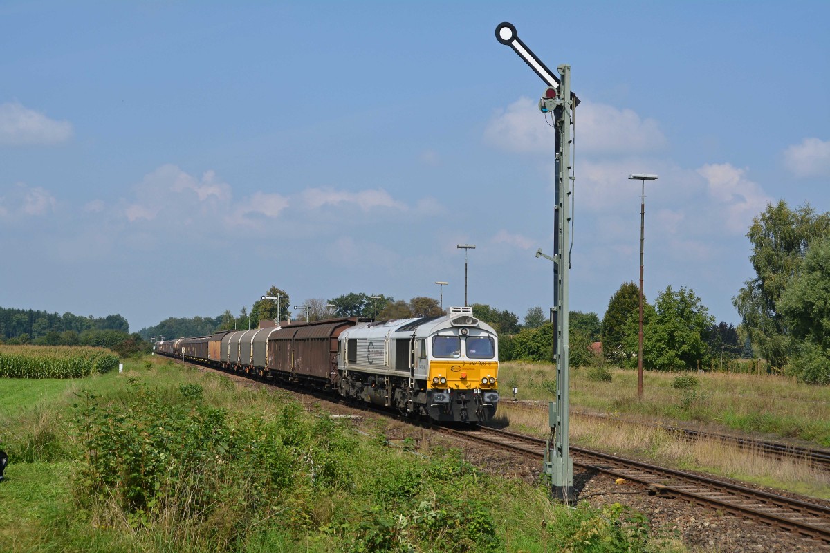 247 026 Class 66 mit gem GZ in Tüßling am 6.9.2014