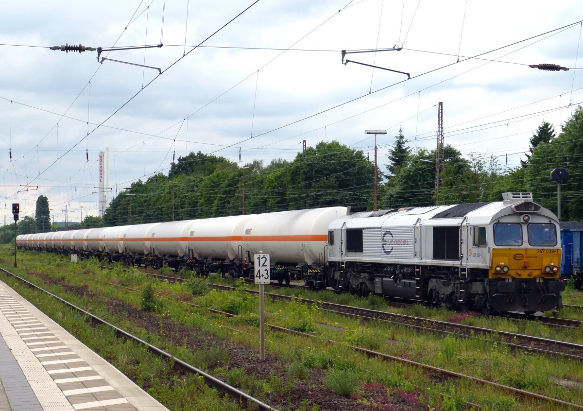 247 039-1 wartet mit langer Leine auf Ausfahrt in Gladbeck-West 24.05.2014