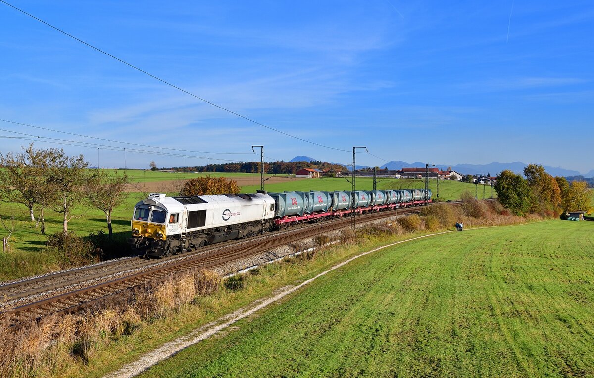 247 039 mit einem Müllzug am 27.10.2021 bei Amersberg.