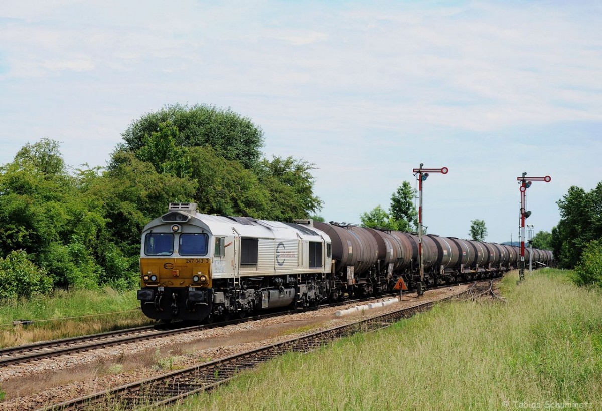 247 043 (92 80 1266 443-1 D-DB) mit Kesselzug am 15.06.2013 in Schwindegg