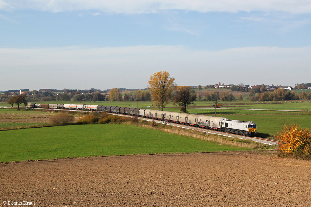 247 049 mit einem umgeleiteten Gterzug am 26.10.2013 bei Weidenbach.