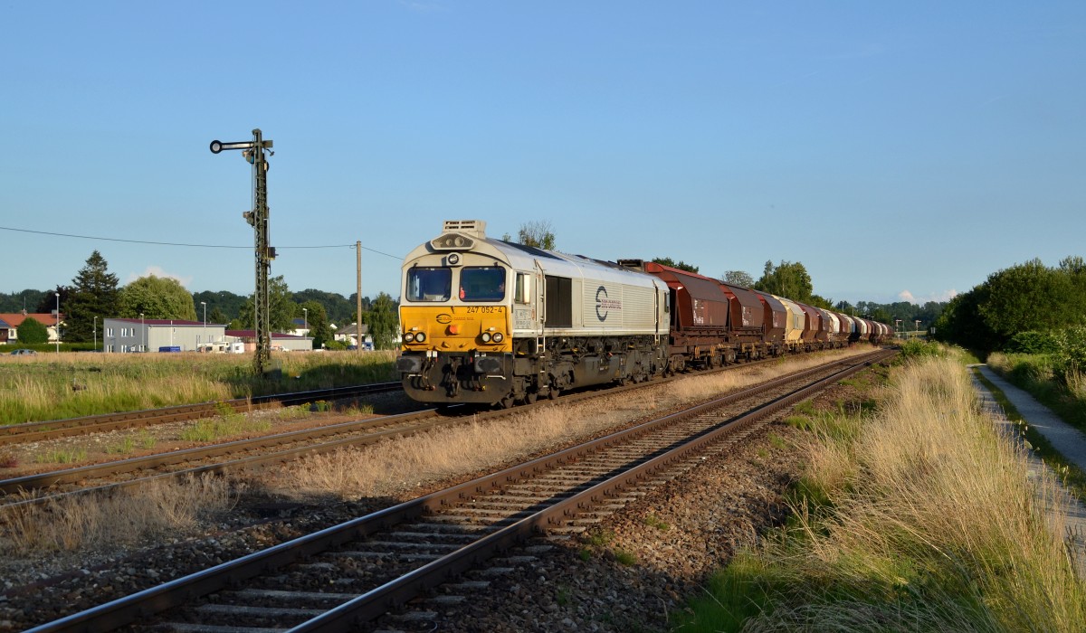 247 052 mit einem Ganzzug frazösicher Tapps am 15.07.2014 in Tüßling.