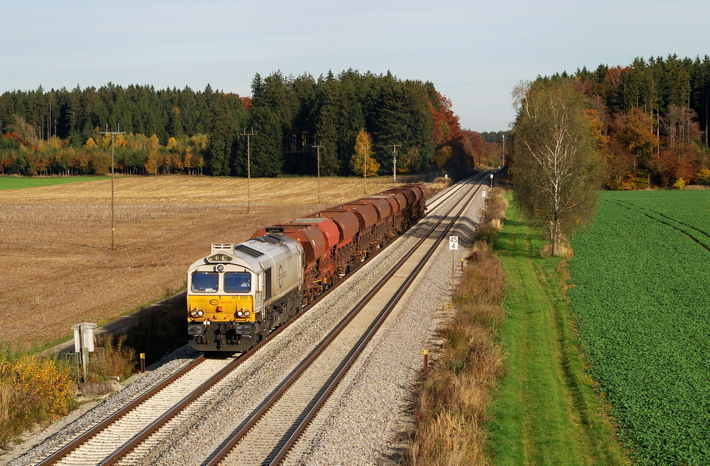 247 059 mit Schotterzug bei Schwabhausen (25.10.2013)