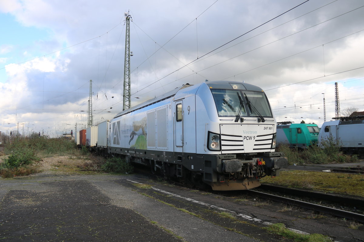 247 901 PCW9 unterwegs mit einem Paar Adapterwagen auf dem Weg nach Wegberg am 11.3.2020 im Krefelder Hbf