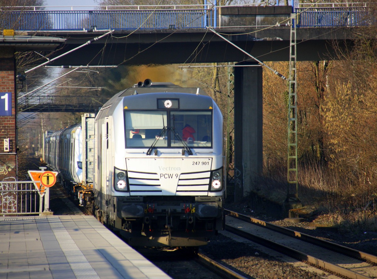 247 901  von Siemens kommt aus Richtung Rheydt,Wickrath,Beckrath,Herrath,Erkelenz,Baal,Hückelhoven-Baal,Brachelen,Lindern,Süggerrath,Geilenkirchen,Frelenberg,Zweibrüggen und fährt durch Übach-Palenberg mit einem englischer Triebwagen nach  Aachen-Talbot und fährt  in Richtung Rimburg,Finkenrath,Hofstadt,Herzogenrath, Kohlscheid,Richterich,Laurensberg,Aachen-West,Aachen-Schanz,Aachen-Hbf. 
Aufgenommen vom Bahnsteig 1 in Übach-Palenberg. 
Bei schönem Frühlingswetter am Nachmittag vom 17.3.2016.