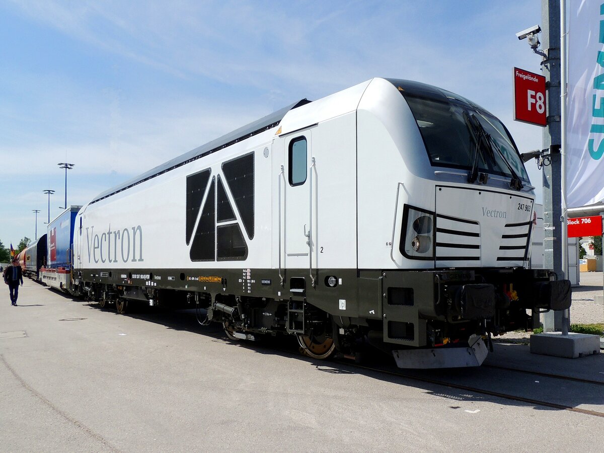 247-903 VECTRON, anlässlich der Transportlogistic2015 in München; 150508