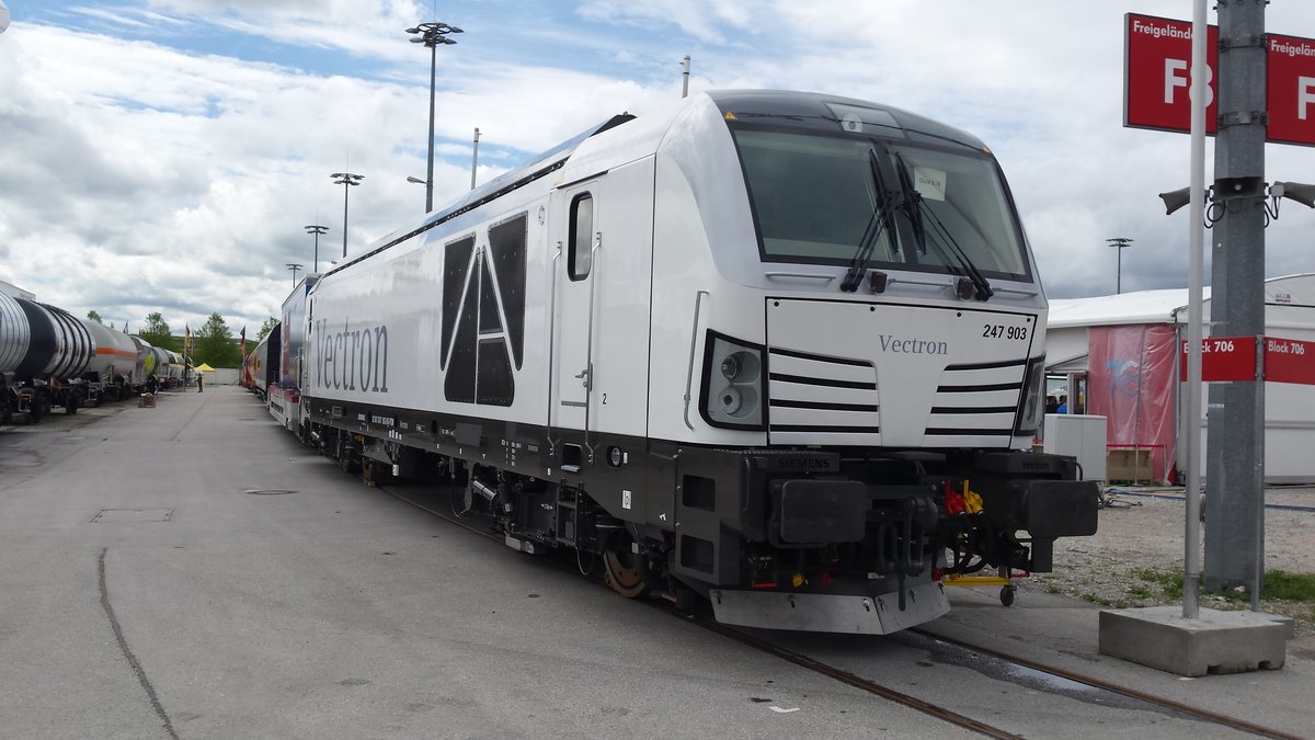 247 903 Vectron Transport & Logistik Messe München 04.05.2015