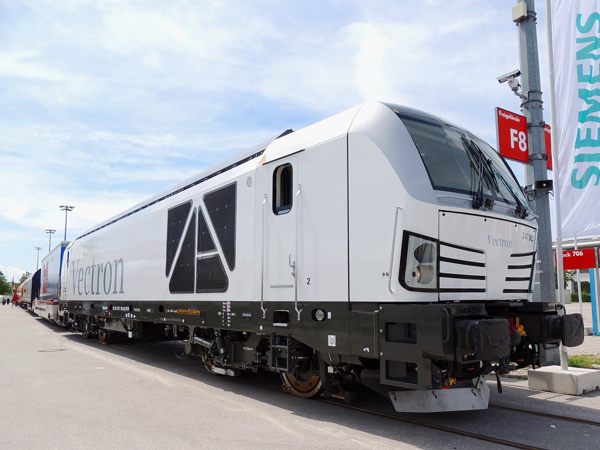 247 903 wurde am Freigelände des Münchener-Messelände dem breiten Publikum der Transport-Logistic2015 vorgestellt; 150508