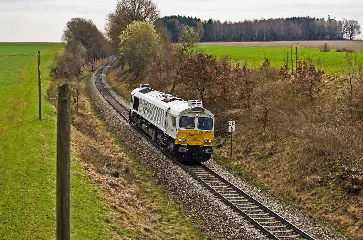 247.049 unterquert am Vormittag des 16.04.13 zwischen Thann - Matzbach und Walpertskichen die Straenbrcke bei Schwatzhlzl. 