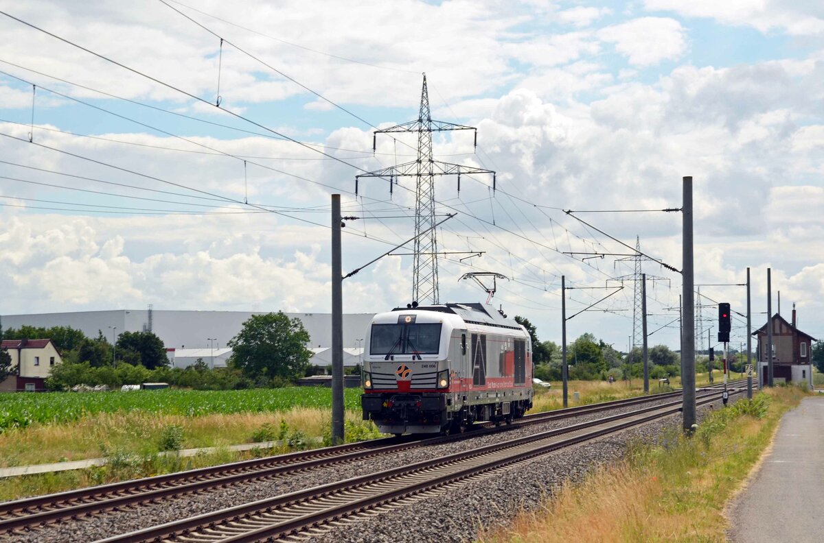 248 006 der mkb rollte am 30.06.21 Lz durch Braschwitz Richtung Magdeburg.