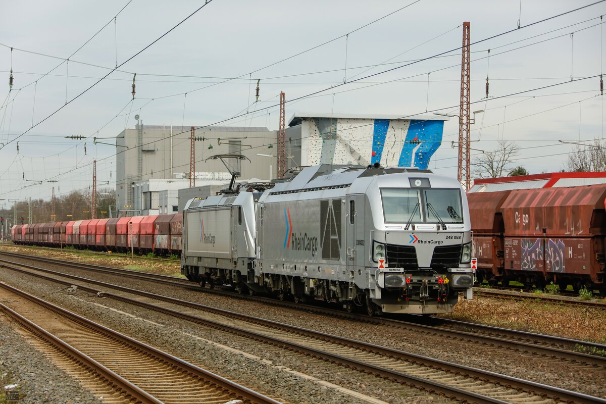 248 058 RheinCargo & 187 079-9 RheinCargo in Hilden, M�rz 2024.