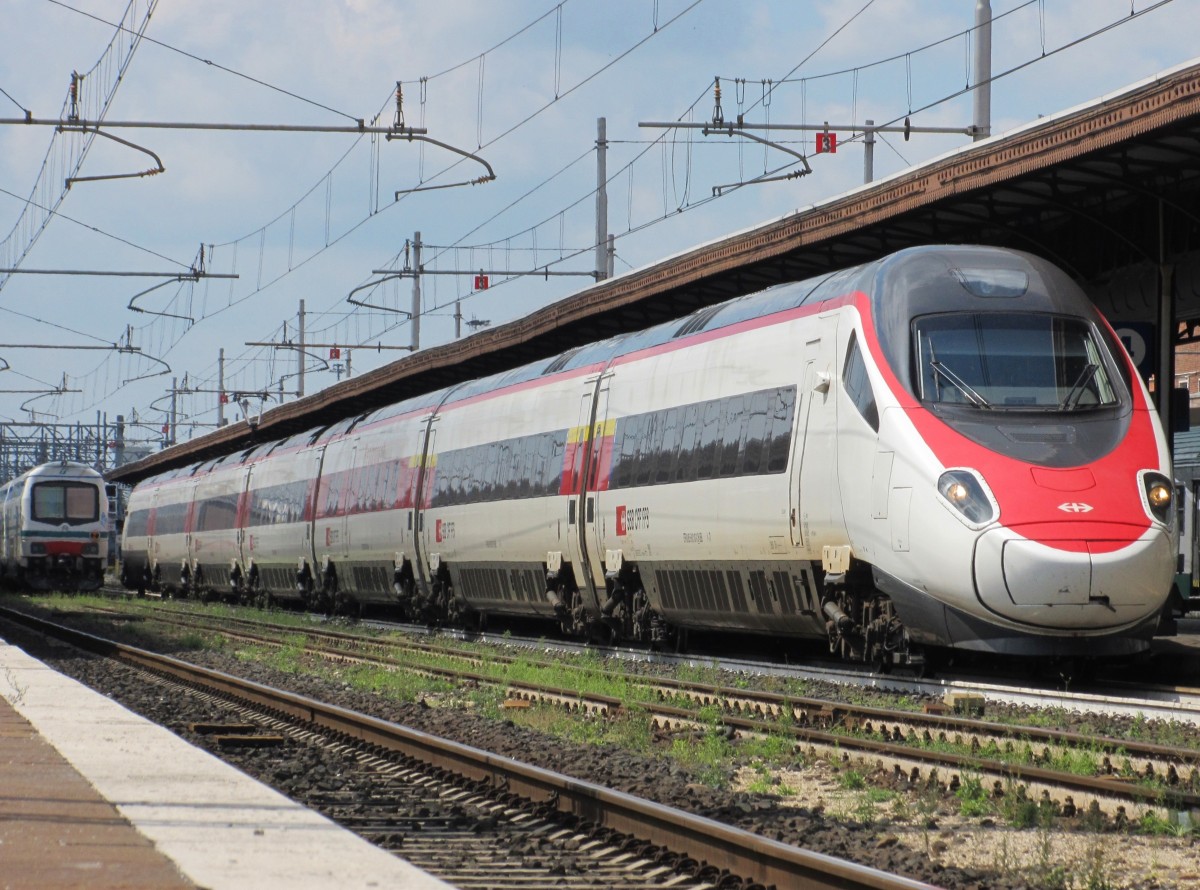 24.8.2014 13:40 SBB CFF FFS ETR 610 xxx als EC 37 aus Genève (Genf) nach Venezia Santa Lucia im Bahnhof Verona Porta Nuova.