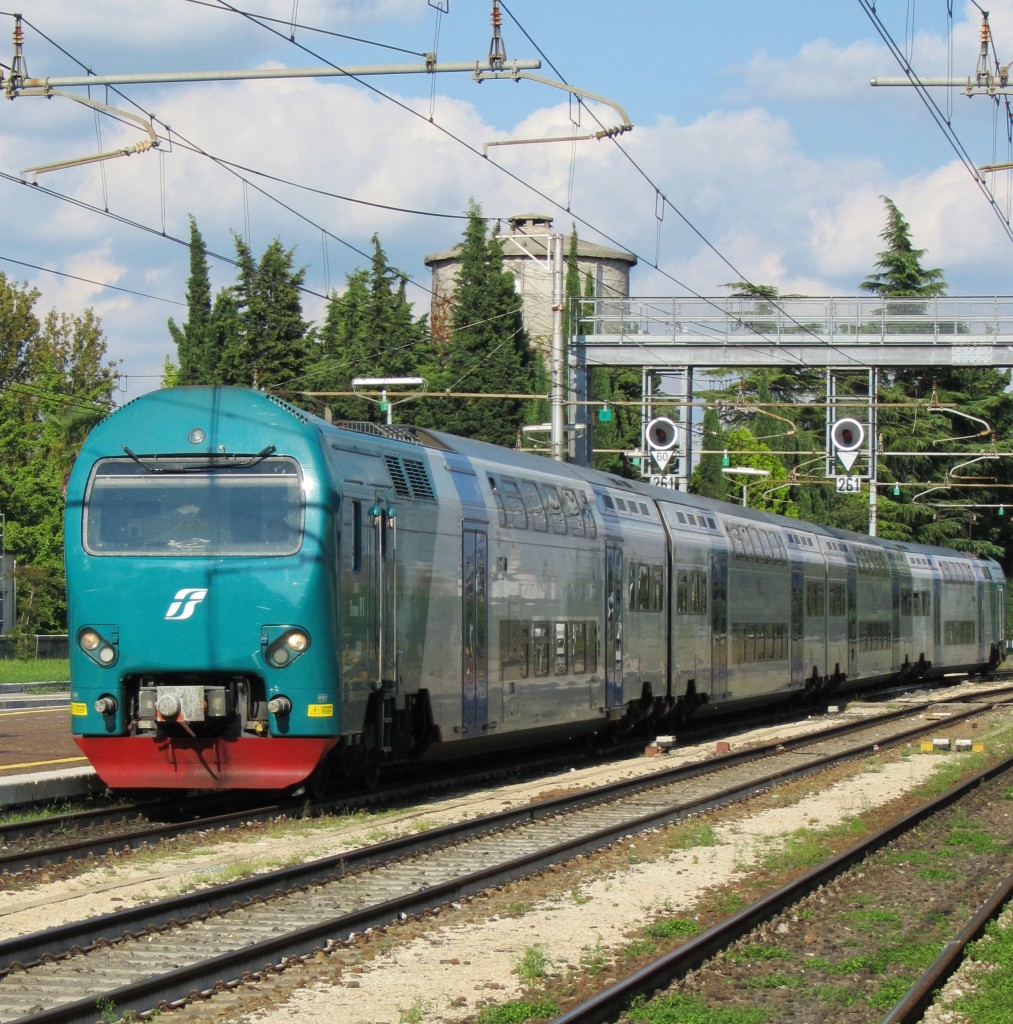 24.8.2014 17:17 FS ALe 426/506 als Regionalzug (R) aus Venezia Santa Lucia bei der Ankunft in Verona Porta Nuova.