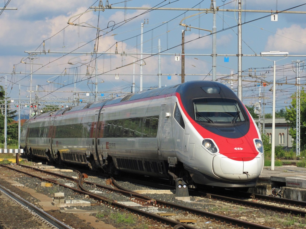 24.8.2014 17:28 SBB CFF FFS ETR 610 xxx als EC 42 aus  Venezia Santa Lucia nach Genève (Genf)bei der Einfahrt in Verona Porta Nuova.