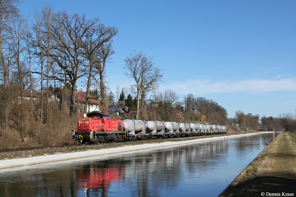 249 849 mit dem Flaschenzug am 20.03.2014 am Alzkanal zwischen Schalchen und Trostberg.

