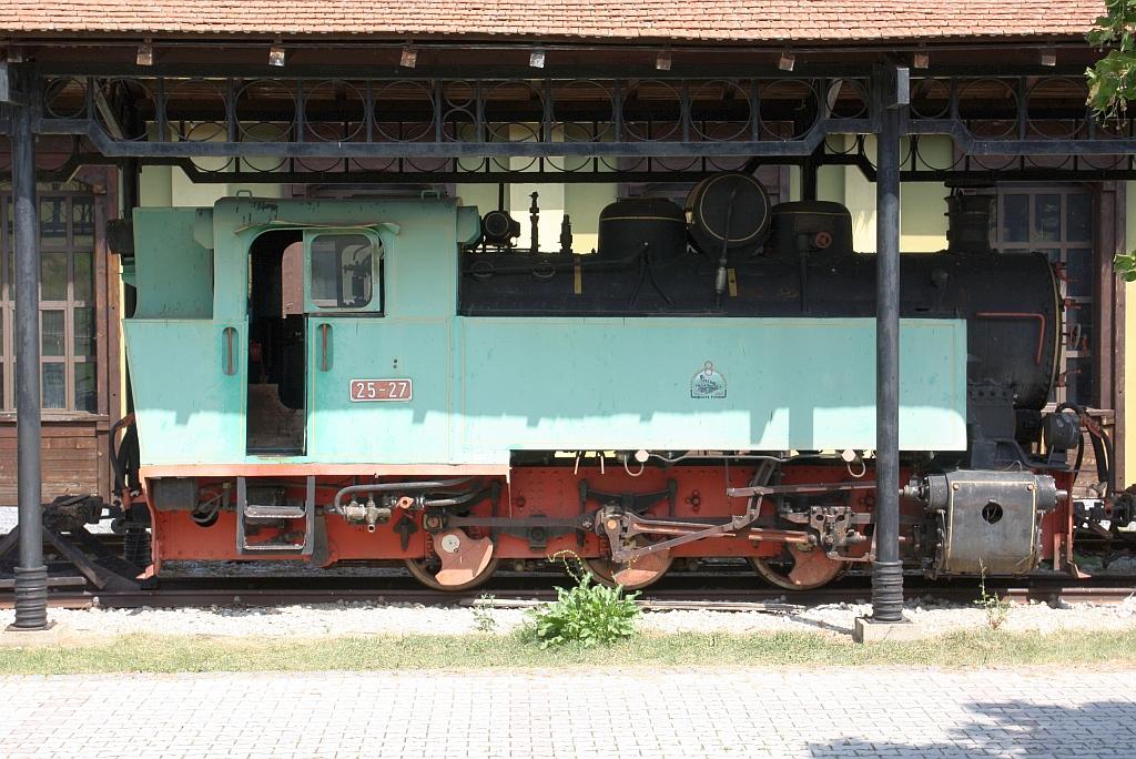 25-27 (ex Braunkohlenwerk Banovići, Hersteller: ČKD Prag, Baujahr: 1949, Fabr.Nr.: 2527) am 12.August 2026 in der Stanica Sargan-Vitasi.