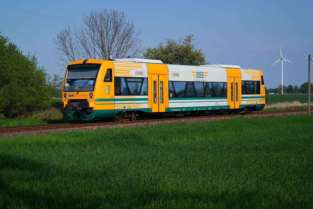 25. April 2014 - ODEG VT 650.62 als RB60 nach Frankfurt (Oder) bei Sietzing.