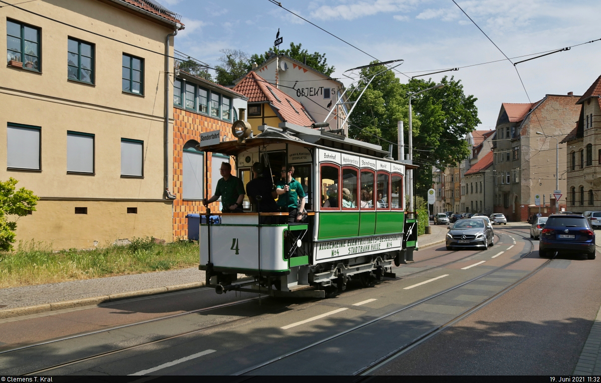 25 Jahre Historisches Straßenbahndepot Halle (Saale)

Triebwagen 4 (P. Herbrand & Co., Köln) begibt sich gut gefüllt auf seinen rund halbstündigen Rundkurs durch die Hallenser Altstadt. Hier hat er gerade das Museumsgelände in der Seebener Straße verlassen.

🧰 Hallesche Straßenbahnfreunde e.V.
🕓 19.6.2021 | 11:32 Uhr