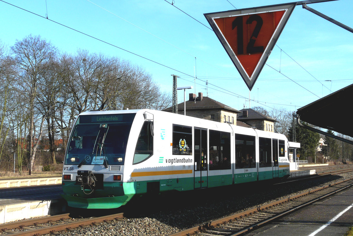 25. Januar 2008, VT 38, unterwegs als RB 34222 Neuenmarkt-Wirsberg - Lichtenfels, hält im Bahnhof Hochstadt-Marktzeuln. Die Regiosprinter der Vogtlandbahn verkehrten von 2007 bis 2010 auf dieser oberfränkischen Strecke.