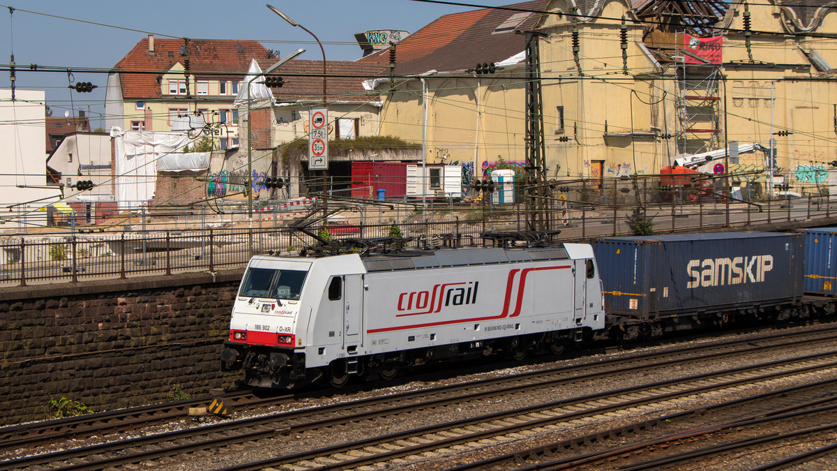 25. Juli 2018 in Offenburg. 186 902-3 verlässt gerade den Bahnhof gen Süden. 