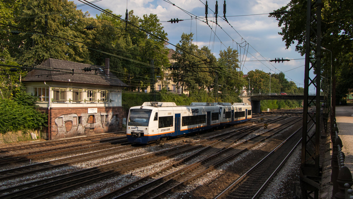 25. Juli 2018 in Offenburg vorm Stellwerk. Die OSB/SWEG 507 und 524 auf dem Weg zum Bahnhof.  