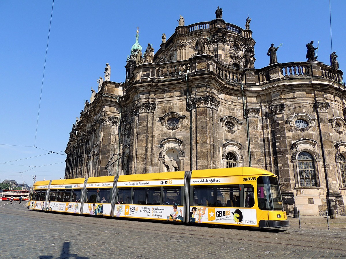 2505 nächst der Haltestelle Theaterplatz in DRESDEN; 140610