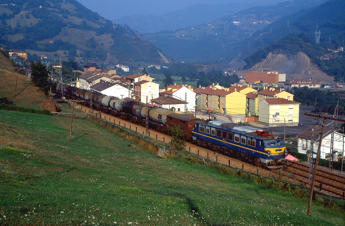 251 012, Villallana (Gijón - León), 17.09.1991.