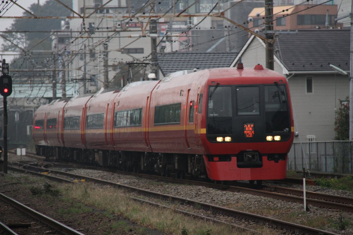 253 :Electoric-Car. JR-East Chuuou-Line.Series 253 Special Express Electoric Car  HACHIOUJI-NIKKO  in Hino-City,Tokyo,Japan 10.Nov.2013
