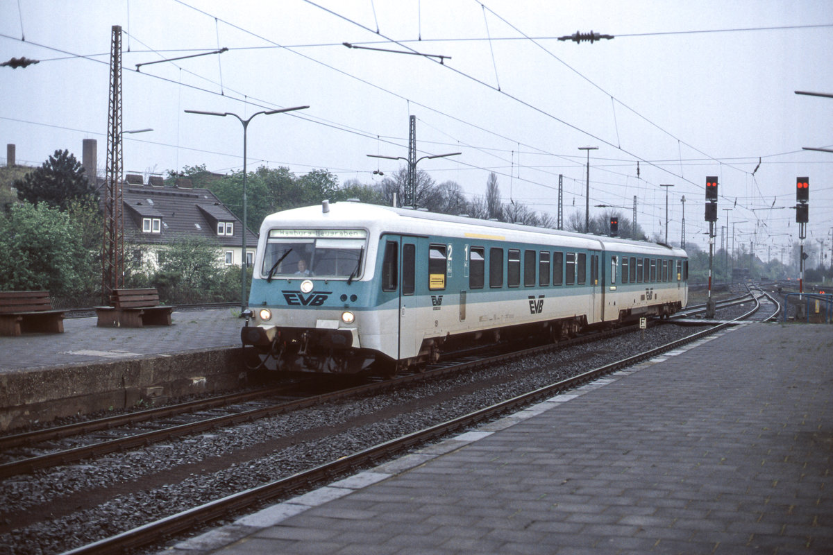 25.4.1993 - Bremerhaven Hbf - EVB Triebwagen Nr 151 - Bremerhaven nach Hamburg Neugraben (Bild vom Dia)