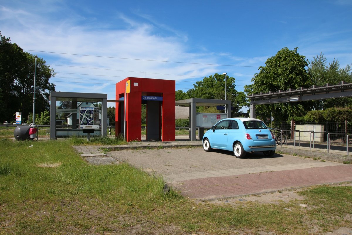 25.5.17 Gelbensande.  Empfangsgebäude  bzw. DB Pluspunkt