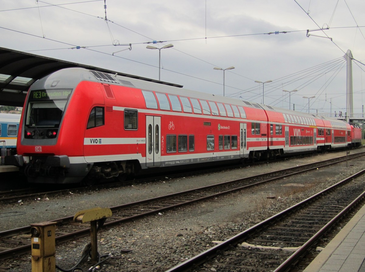 25.8.2014 18:24 Doppelstock-Steuerwagen der 4. Serie am Ende eines RE nach Dresden Hbf in Hof Hbf.