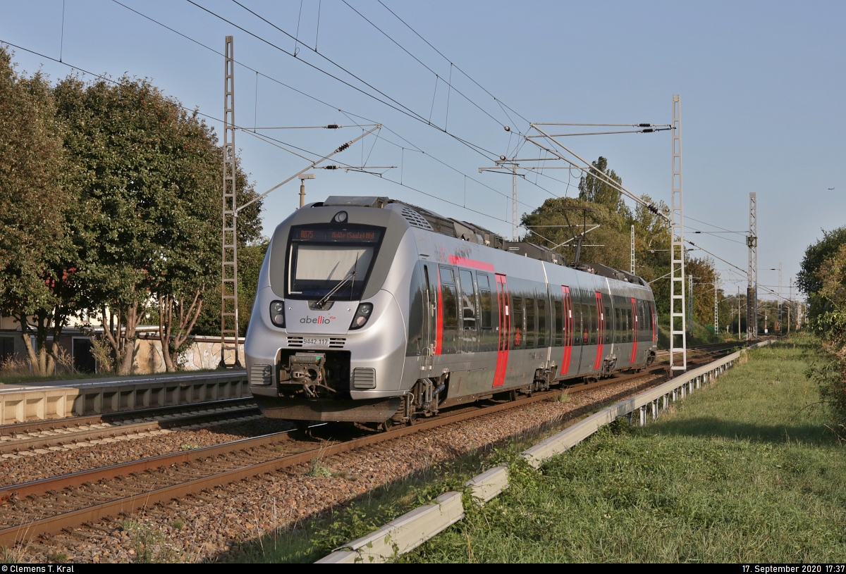 +25:
Nachschuss auf 9442 117 (Bombardier Talent 2), der soeben den Hp Zscherben auf Gleis 2 verlassen hat.

🧰 Abellio Rail Mitteldeutschland GmbH
🚝 RB 74785 (RB75) Sangerhausen–Halle(Saale)Hbf
🚩 Bahnstrecke Halle–Hann. Münden (KBS 590)
🕓 17.9.2020 | 17:37 Uhr