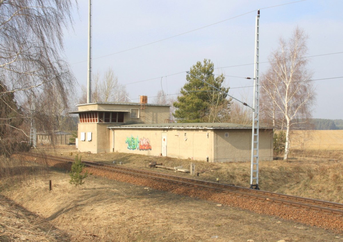 26-3-11. Saadow-Rutzkau, stillgelegtes Stellwerk im km 6.8 der Bahnstrecke Lindthal–Altdöbern Süd / Typenbau