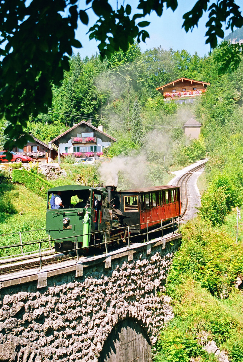 26. August 2000, Österreich, Schafbergbahn, Zug mit Lok 999.106 bei der Talfahrt