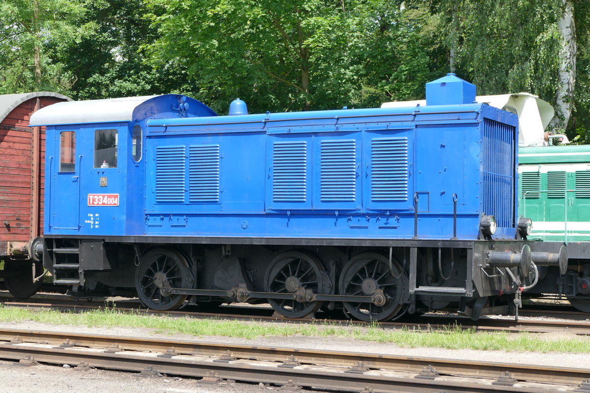 26. Juni 2016, Dampflokfest in Luzna u Rakovnika (CZ). Eine ehemals für die deutsche Wehrmacht gebaute und in Deutschland unter V36 eingruppierte Diesellok. Die nach 1945 im Bereich der ČSD verbliebenen Loks wurden als Reihe T334.0 bezeichnet. Sie standen bis etwa 1957 im Dienst der ČSD, wurden danach an Betriebe verkauft.