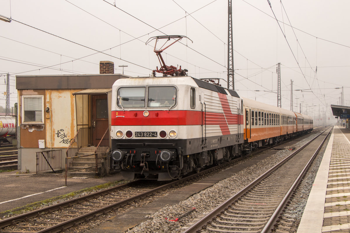 26. Oktober 2019 in Donauwörth. Der  Sonderzug aus Erfurt mit der  Weißen Lady , auf dem Weg nach Nördlingen ins dortige Eisenbahnmuseum (BEM). In Donauwörth gab es einen Fotohalt (Richtungswechsel). Das Wetter war mies, aber die Stimmung gut!