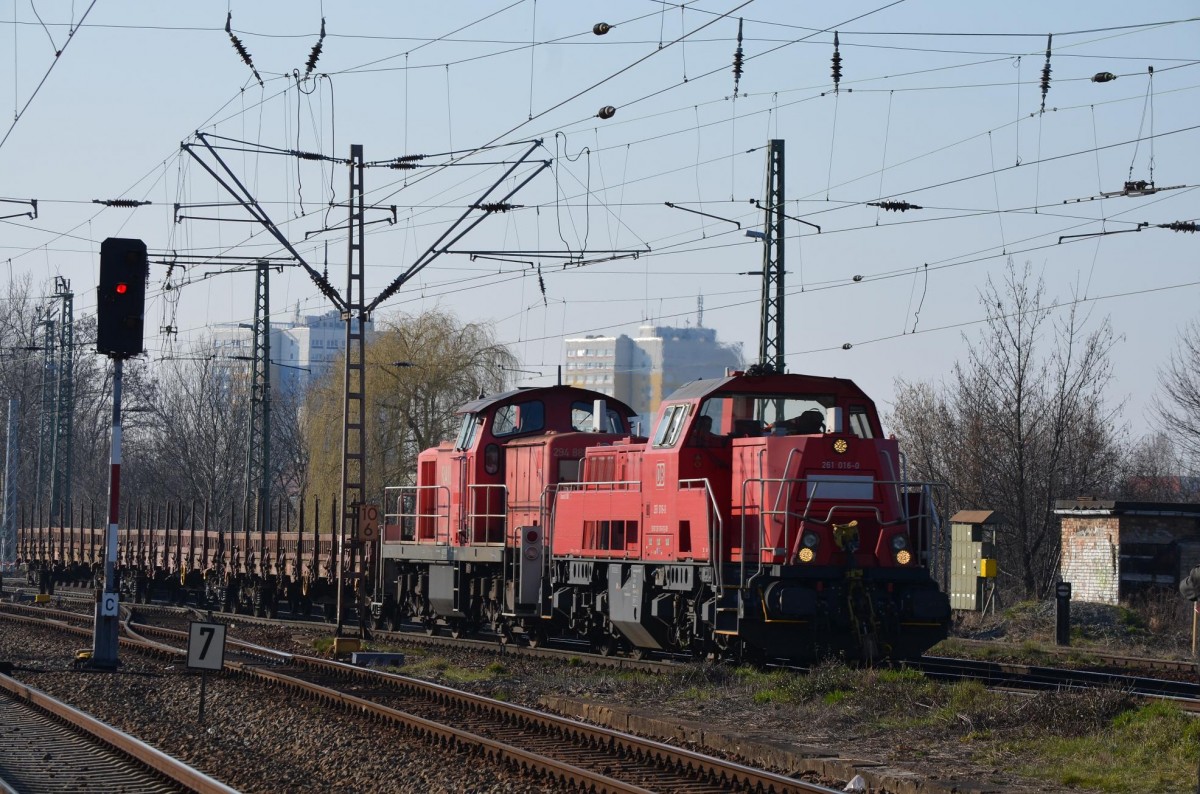 261 016-0 & 294 888-3 in Leipzig Thekla 17.03.2016