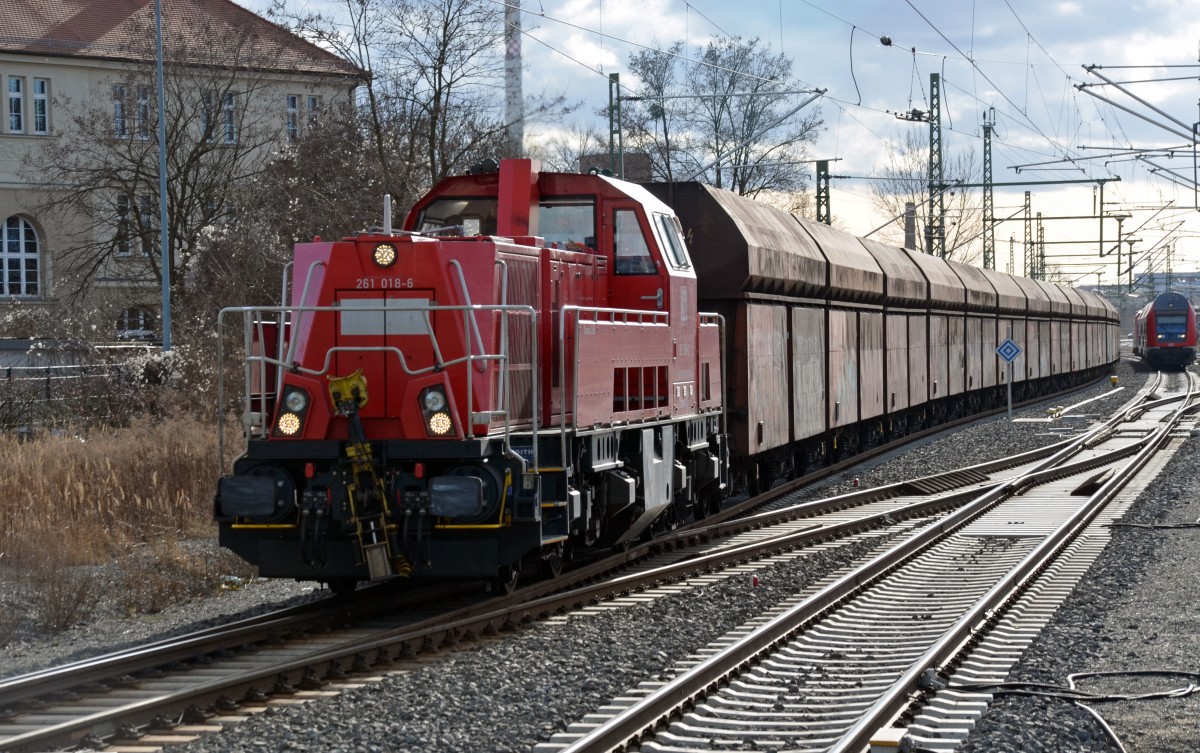 261 018 bespannte am 09.02.18 den Leerkohlezug von Dessau nach Profen. Hier erreicht die Gravita mit ihrem Leerzug vom Kraftwerk kommend den Dessauer Hbf um im Gbf umzusetzen.