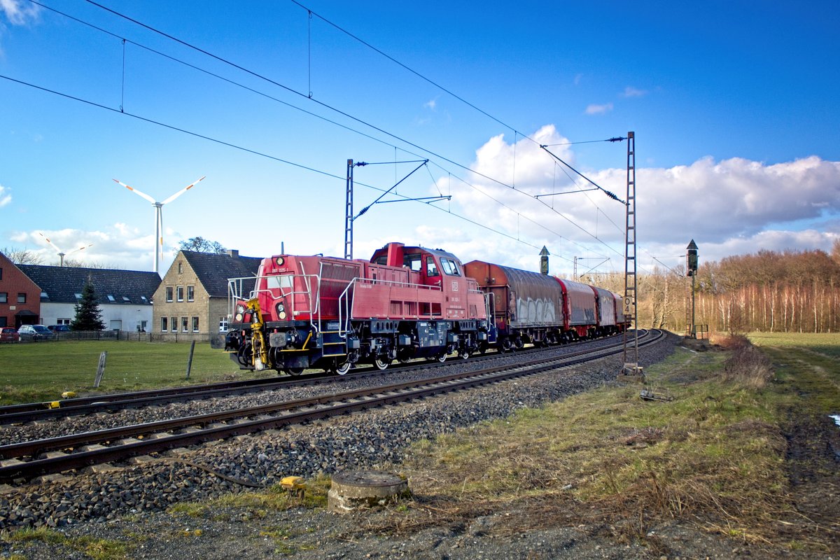 261 025-1 bringt einen Güterzug in den  Inlogparc  Bönen (26.02.2021) 