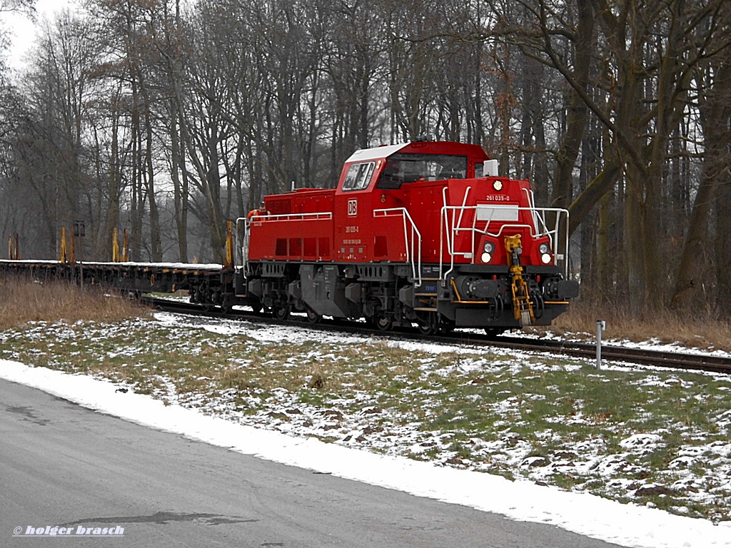 261 035-0 fuhr am 29.01.14 mit einen ganzzug von koops zum bhf glinde