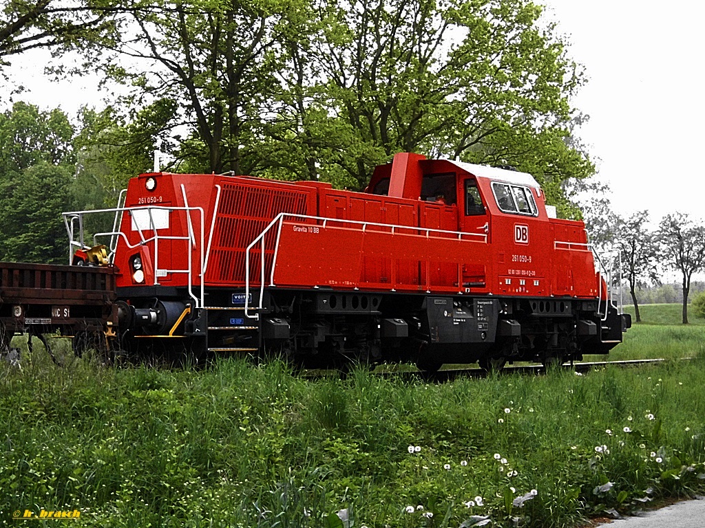 261 050-9 kurz vor der abfahrt vom bhf glinde am 05.05.14