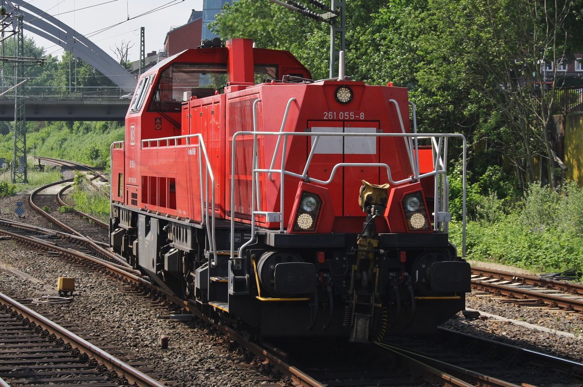 261 055-8 rangiert am 31.5.2016 im Gleisvorfeld des Kieler Hauptbahnhofs.