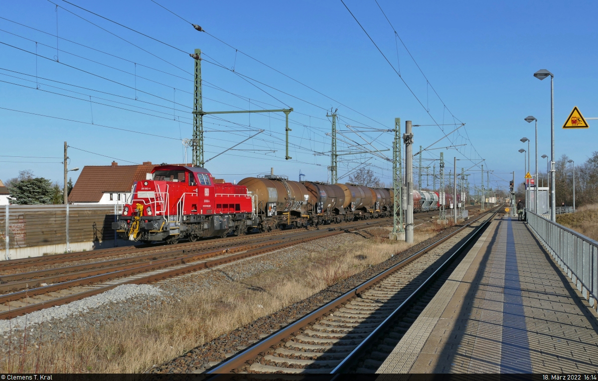 261 062-4 (Voith Gravita 10 BB) ist mit einem Güterwagen-Mix am Hp Halle Messe Richtung ZBA Halle (Saale) zugegen.

🧰 DB Cargo
🕓 18.3.2022 | 16:14 Uhr