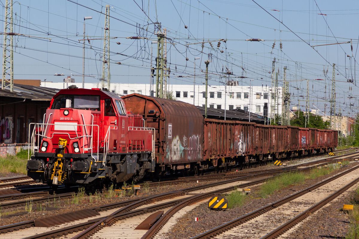 261 072-3 mit einem kurzen Güterzug in Bremen Hbf. 14.6.21