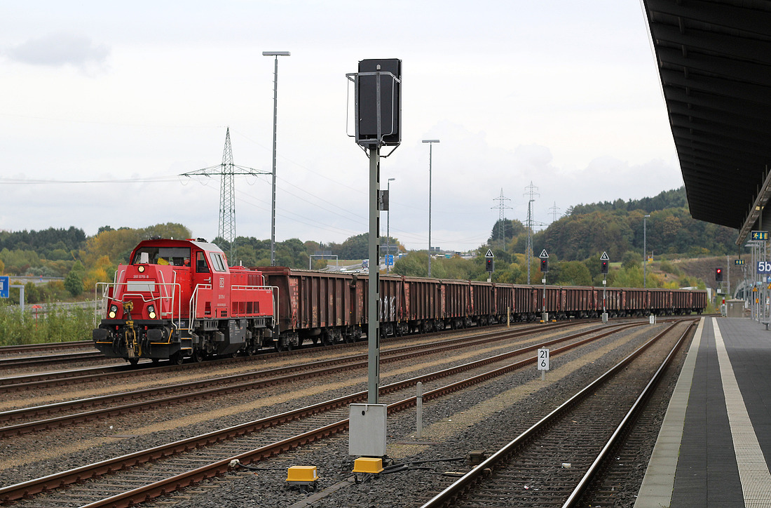 261 079 trifft mit der Übergabe EK 55496 aus Wallmerod im Bahnhof Montabaur ein.
Aufnahmedatum: 18. Oktober 2016