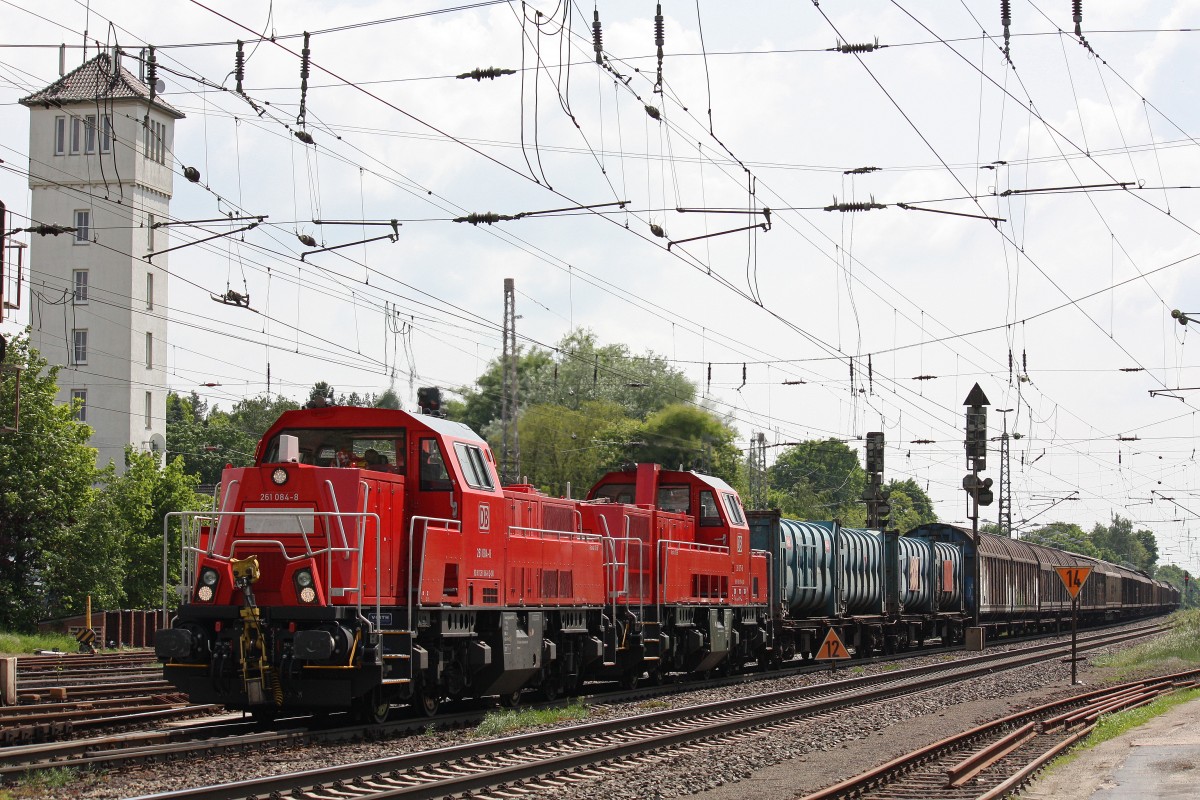 261 084+261 075 am 31.5.13 mit einem gemischten Gterzug in Verden (Aller).