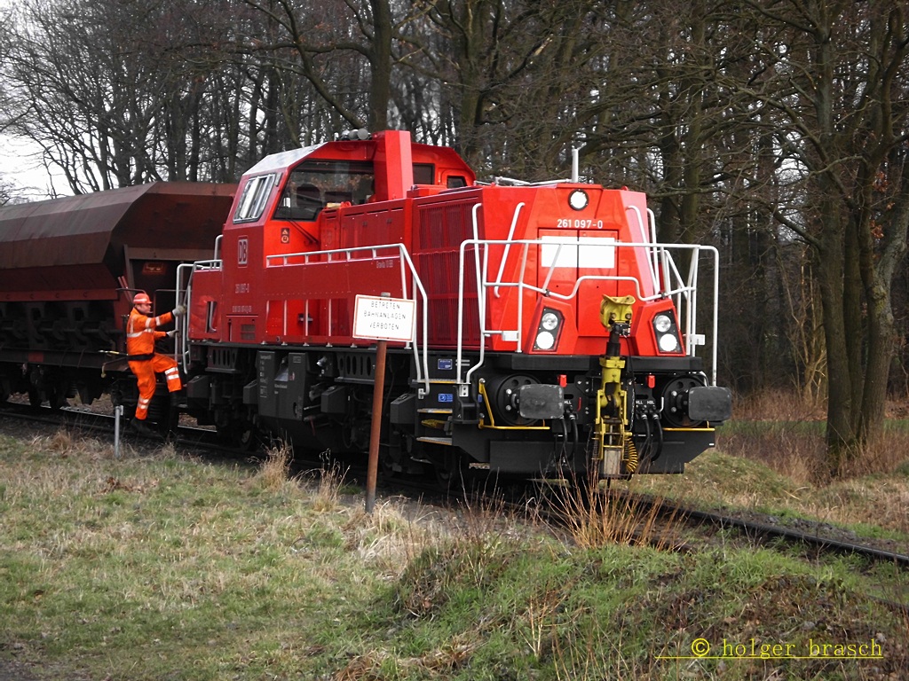 261 097-0 kurz vor der abfahrt vom glinder bhf am 27.02.13